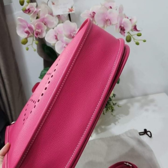 A111- 💯 % authentic Hermès Evelyne PM lll Rose Tyrien Epsom leather - Picture 11 of 16